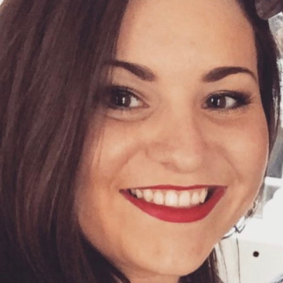 Meet your Posher, Ashley - Picture 1 of 2